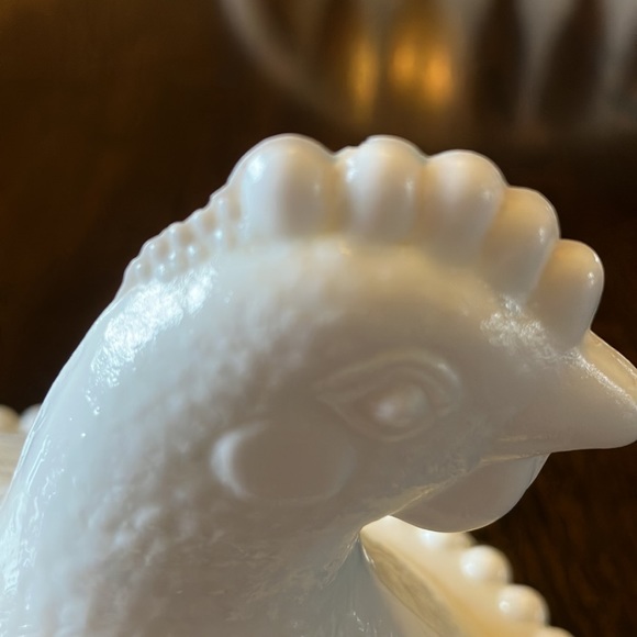 Pretty & Simple Hen on Nest Milk Glass Dish - Picture 16 of 16